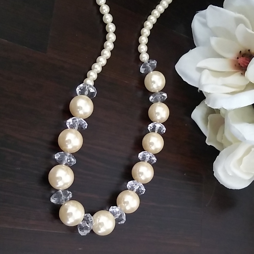 Stunning Pearlesque Statement Necklace - Picture 1 of 8